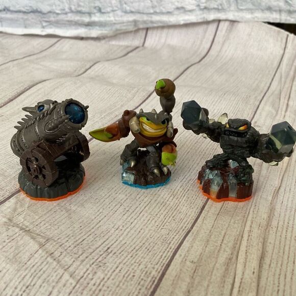 Skylanders Earth action figure dolls lot of 13 assorted sizes - Picture 3 of 7